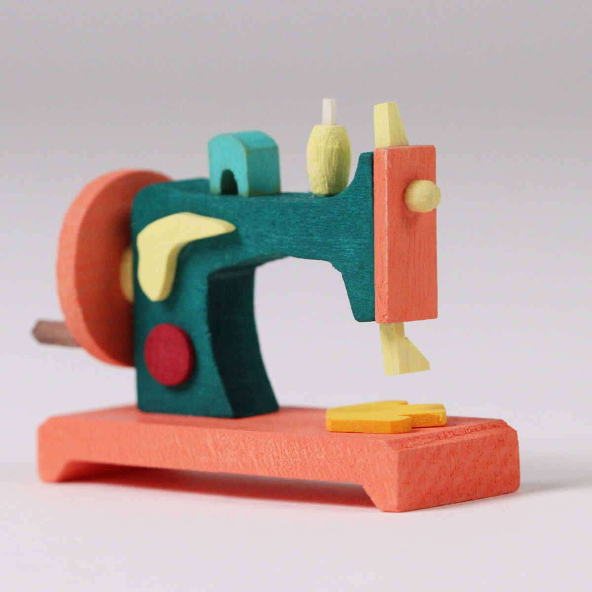 Sewing Machine Ornament by Graupner Holzminiaturen