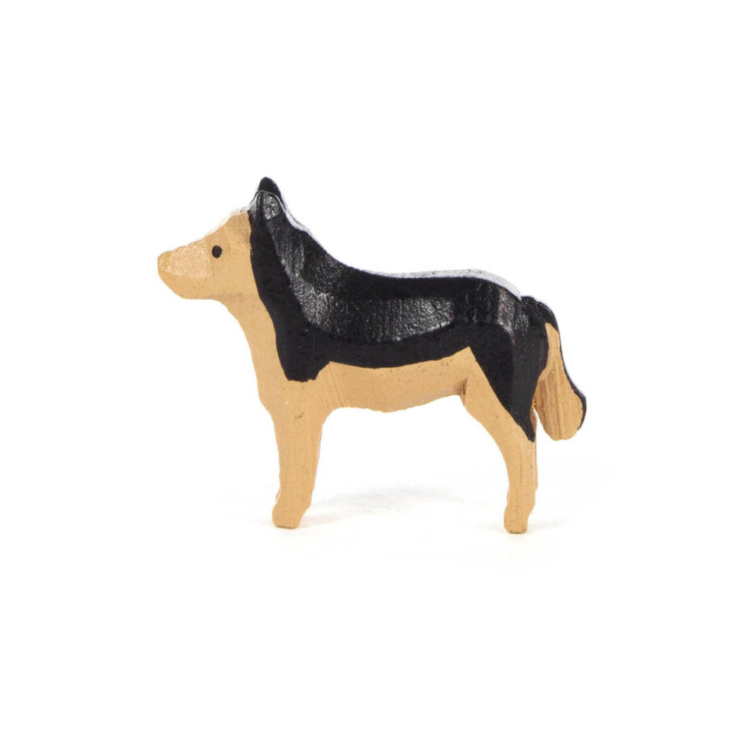 German Shepherd, hand carved figure by Reifendrehwerk Christian Werner