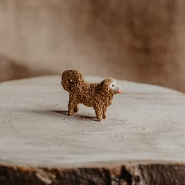 Sheepdog Kuvasz, hand carved figure by Reifendrehwerk Christian Werner
