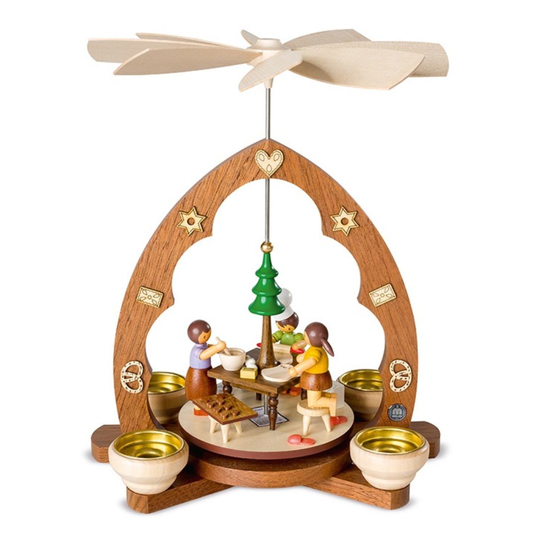 Christmas in Bakery, One Tier Pyramid by Mueller GmbH