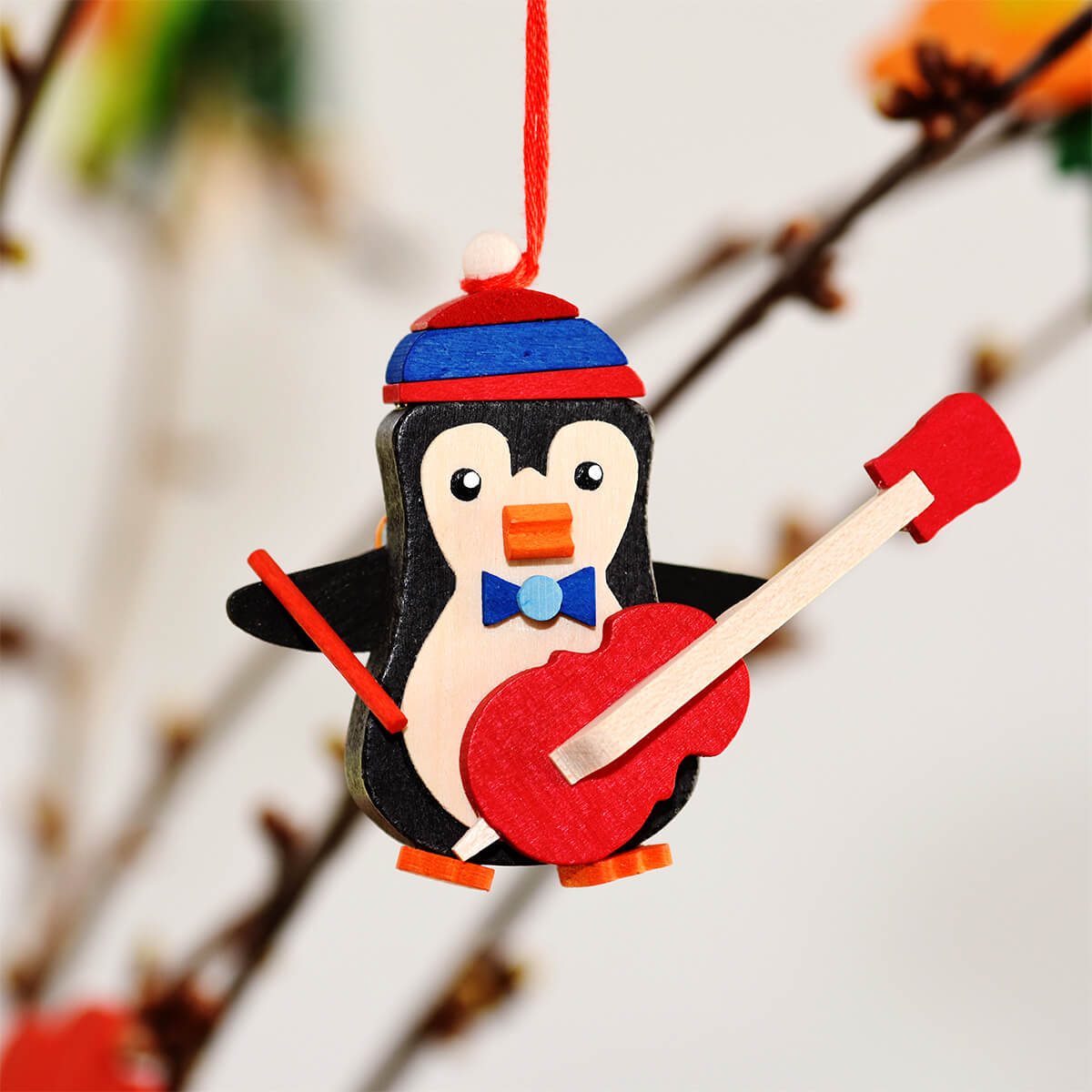 Penguin Ornament by Graupner Holzminiaturen