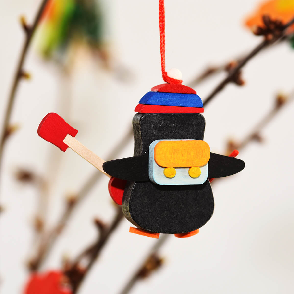 Penguin Ornament by Graupner Holzminiaturen