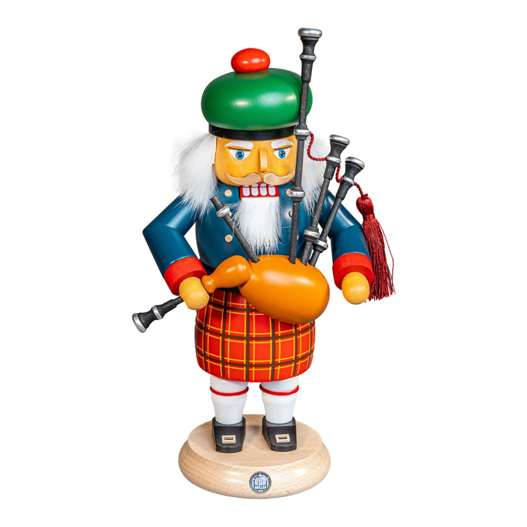 Scotsman Nutcracker in Military Kilt with bagpipes by Mueller GmbH