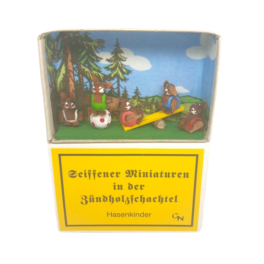 Miniature Matchbox Scene, Bunny Love by the Gisbert Neuber family in Seiffen